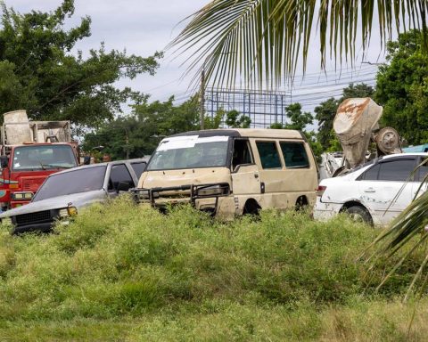 Scrap metal occupies a green area at the head of the 17th bridge