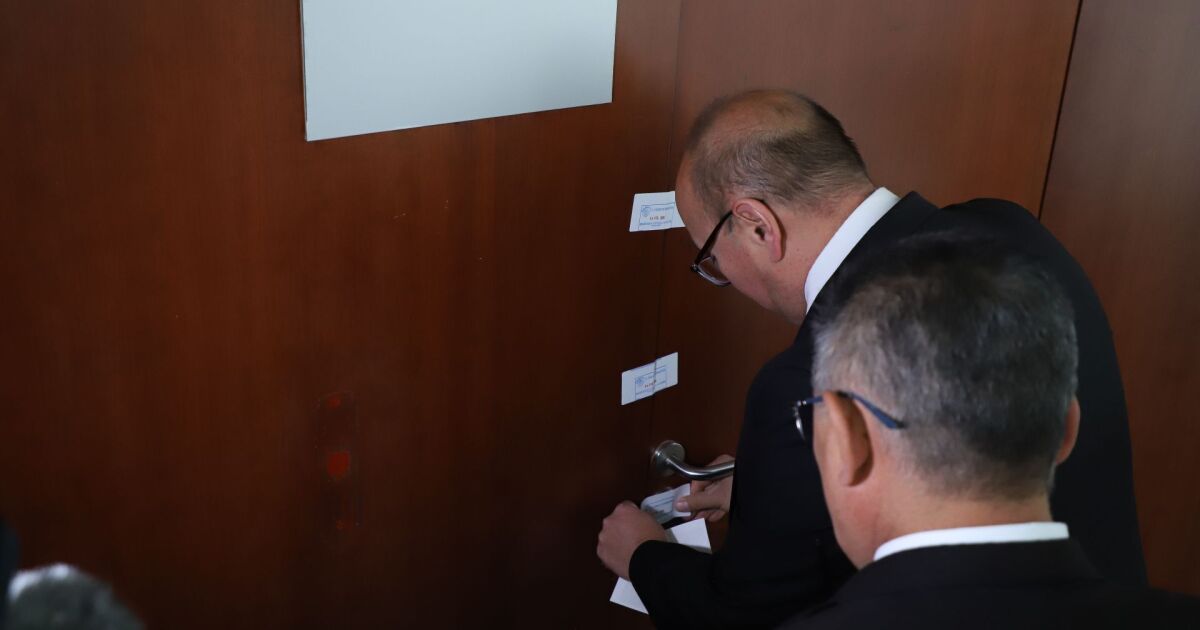 Senate beauty salon closed after causing controversy