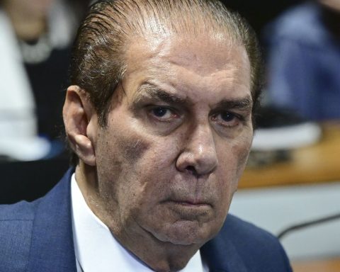 Senator Jader Barbalho is hospitalized in Belém after feeling unwell