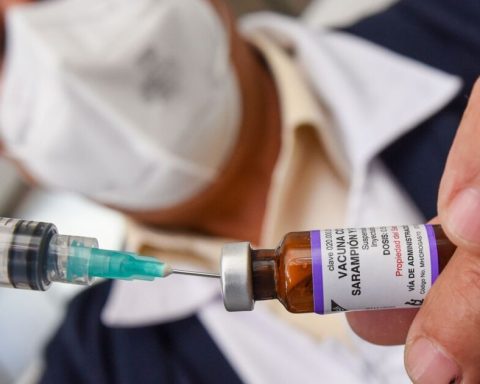 Sheinbaum government signs agreement with Liomont and Moderna to produce vaccines in Mexico