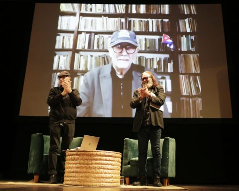 Silvio Rodríguez presents his intimate diary with photographer Daniel Mordzinski