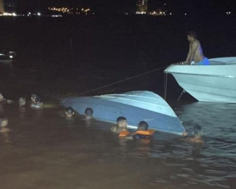 Speedboat collides with pier and leaves six dead on the border between MG and SP