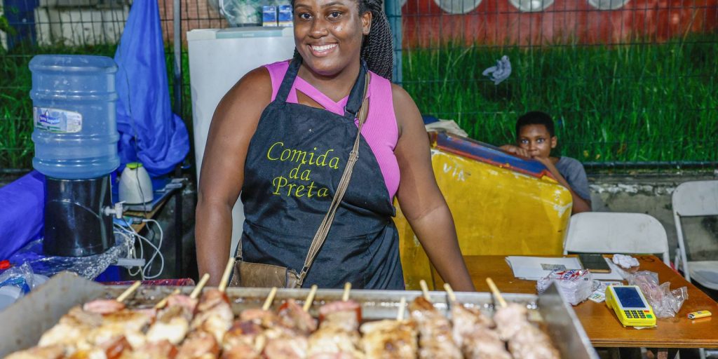 Street mothers collect support points for children at Carnival