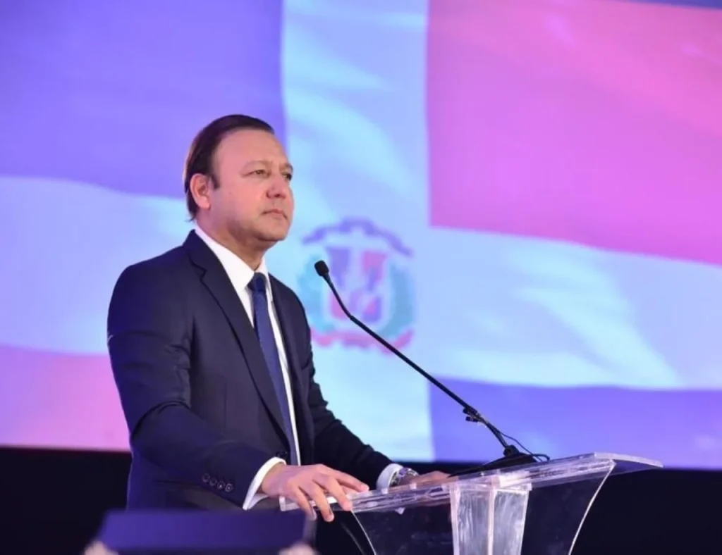 Survey places Abel Martínez as favorite in the PLD