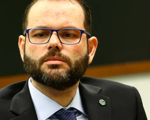 TSE rapporteur votes against impeachment of senator Jorge Seif