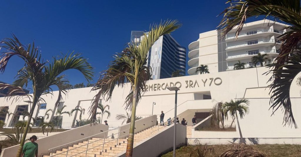 The 3rd and 70th Supermarket in Havana, emblem of dollarization, half empty and with unpayable prices