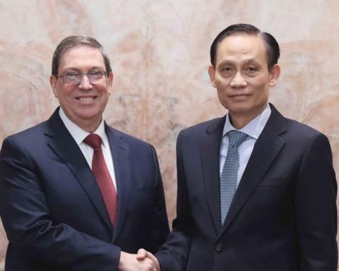 The Cuban Foreign Minister arrives in Vietnam with an unknown agenda