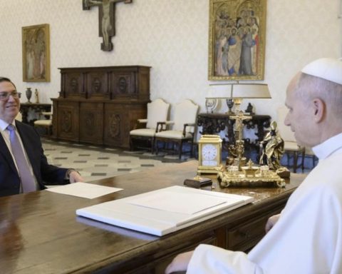 The Cuban Foreign Minister continues his diplomatic tour, now with a meeting with the Pope