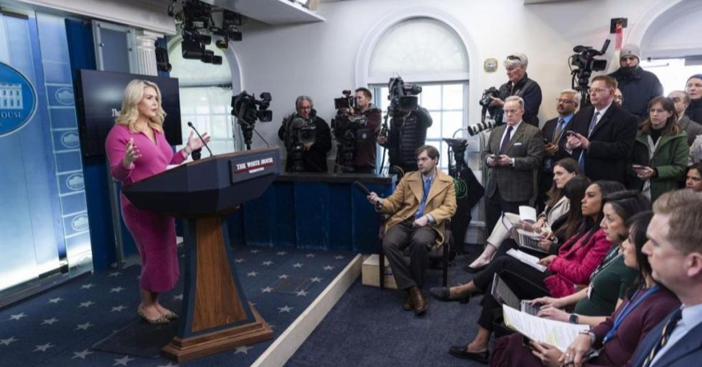 “The Cuban Government is about to collapse and should be cautious in its statements,” the White House responds to Díaz-Canel