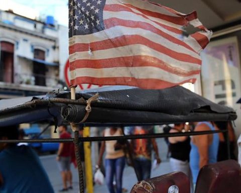 The Cuban regime accuses the United States of applying “draconian coercive measures” and “then announcing soup”