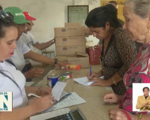 The Cuban regime exhibits the delivery of Mexican humanitarian aid