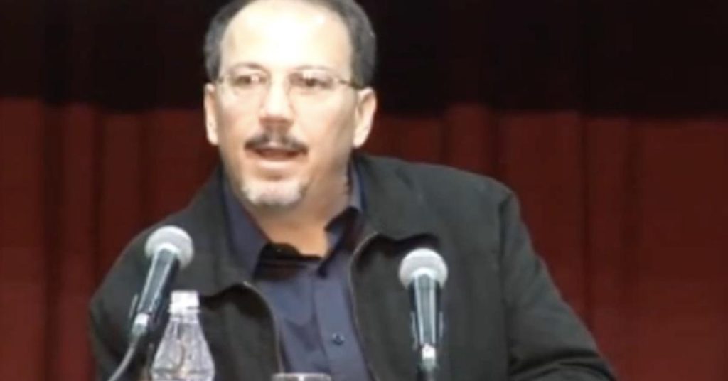 The Cuban regime negotiates its survival with Washington, according to the newspaper 'ABC'