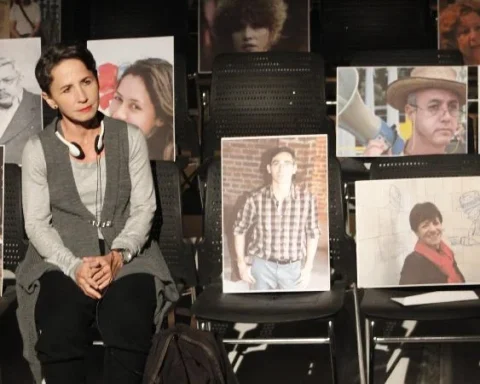 Mariela Brito (en la foto) y Nelda Castillo fundaron la compañía El Ciervo Encantado el 20 de octubre de 1996