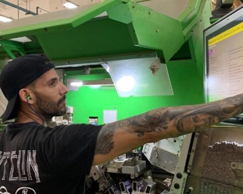 The Holguín cigarette factory, another company that stops due to lack of fuel