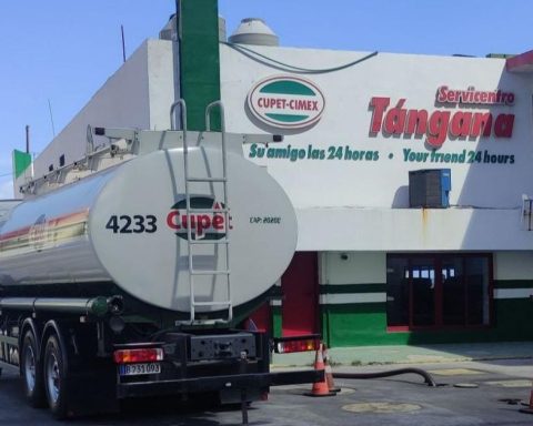 The US authorizes the limited sale of Venezuelan oil to the Cuban private sector