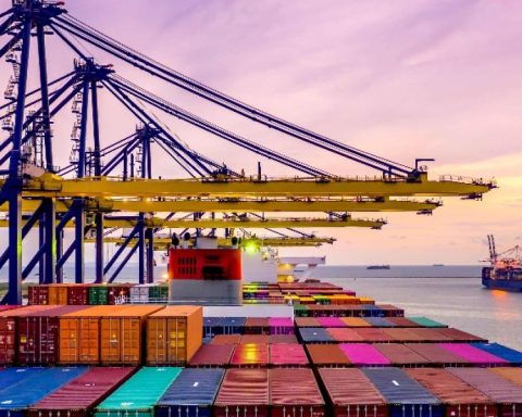 The United States and China account for 57.7% of the DR's trade deficit