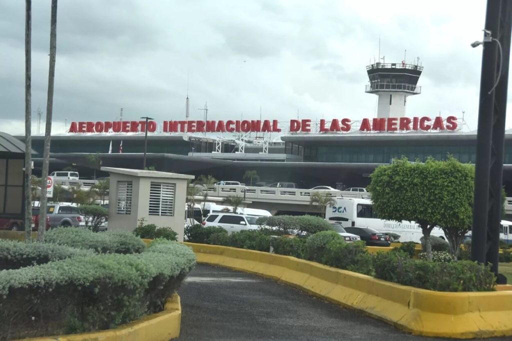 Estados Unidos repatria a 91 exconvictos dominicanos tras cumplir condenas federales