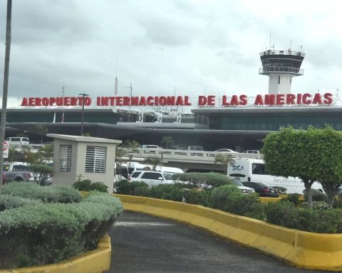 Estados Unidos repatria a 91 exconvictos dominicanos tras cumplir condenas federales