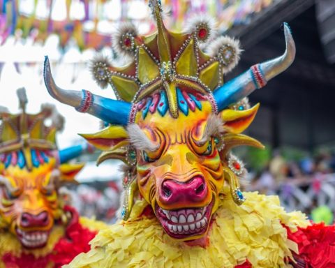 The boardwalk lights up with the National District Carnival and great concert