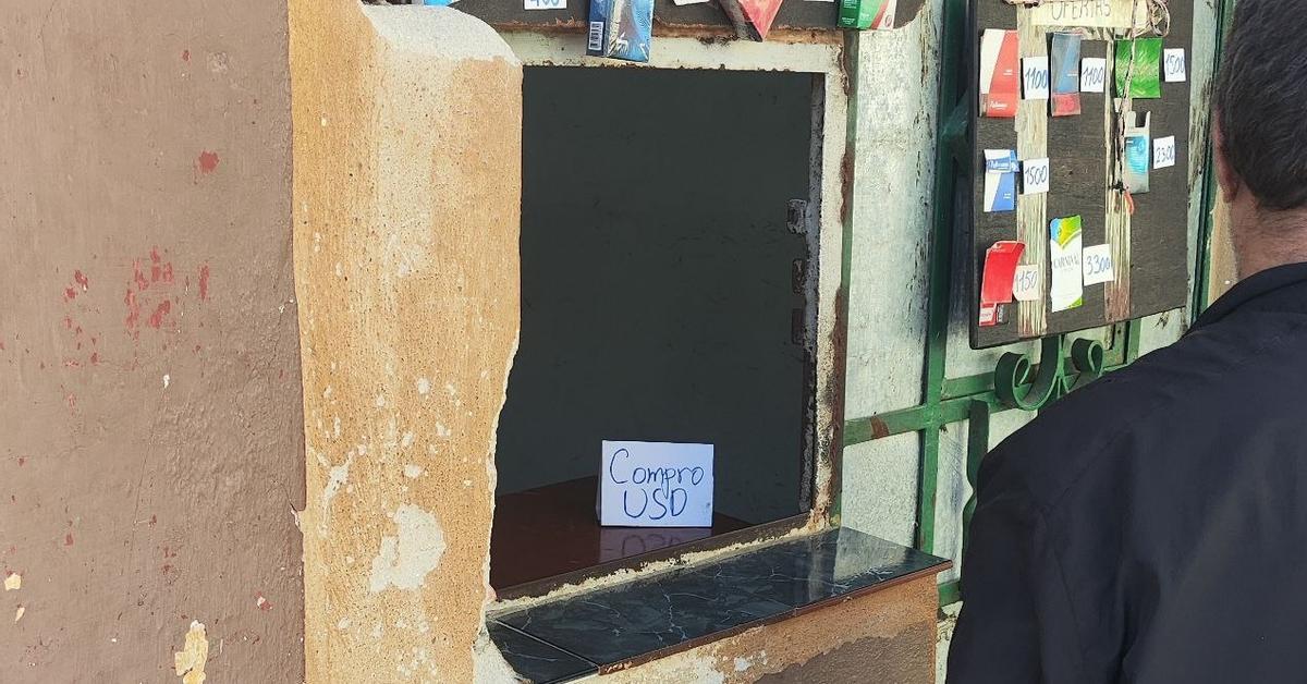 The dollar reaches 500 pesos in the informal market and 482 in the official Cadeca