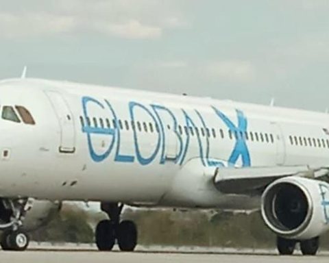 The first flight of the year of deportees from the US arrives in Havana with 170 Cuban migrants