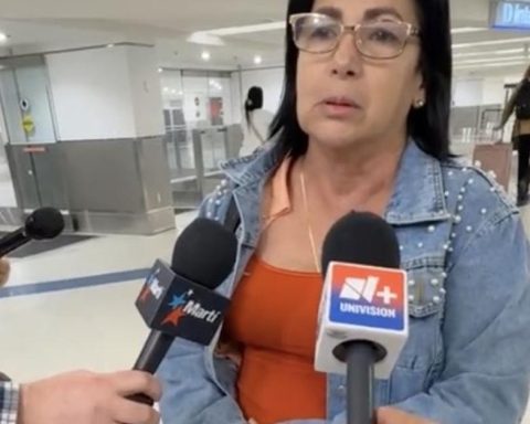 The regime prohibits the Lady in White Leticia Ramos from entering Cuba, her country of residence