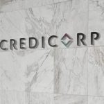 The stock market operates in blue and the dollar rose slightly a few hours before Congress elects a new president