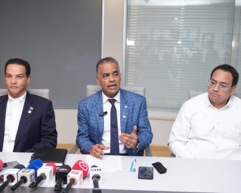 The system exceeds 60% of synchronized generation, after a failure that caused a blackout