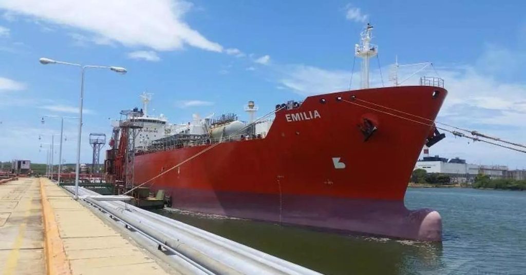 The tanker 'Emilia' returned empty to Cuba due to Jamaica's refusal to sell it gas