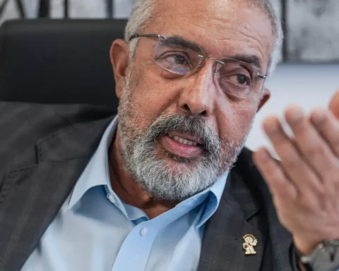 There is no longer any reason to maintain a 6x1 scale and a 44-hour working day, says senator