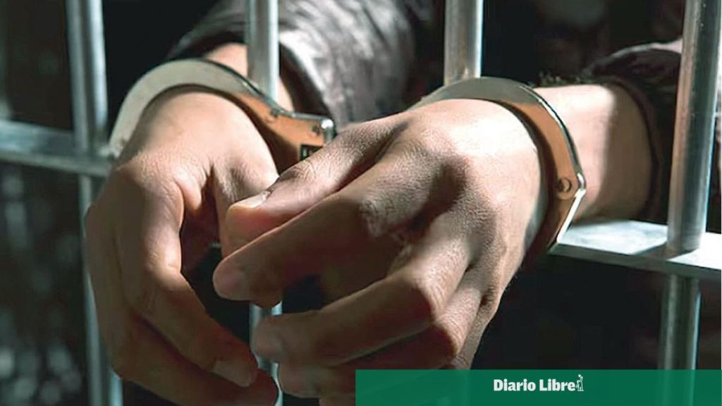 They arrest a former colonel who fled the country after accusing him of sexual abuse