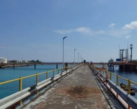 Instalaciones de la base de supertanqueros en la bahía de Matanzas