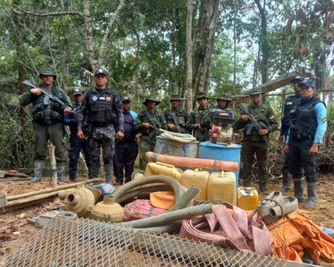 They dismantled three illegal mining camps and captured two people in Amazonas