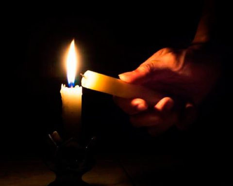 They report that several areas of Caracas were left without electricity this 26F