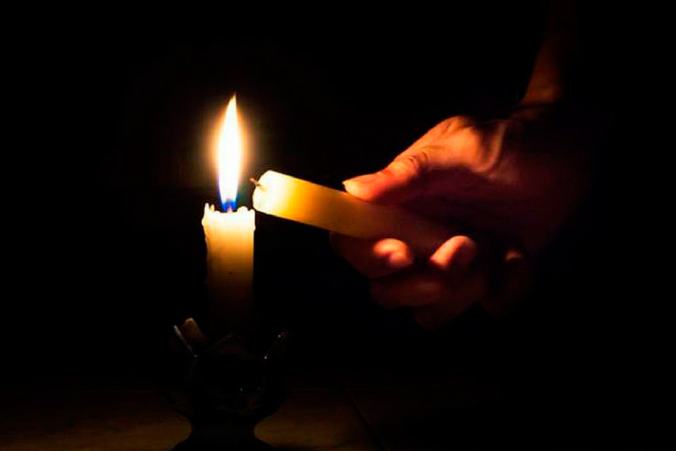 They report that several areas of Caracas were left without electricity this 26F