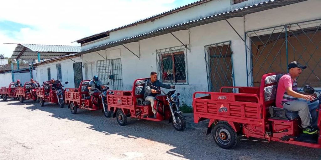 Triciclos para la recogida de desechos sólidos en Villa Clara