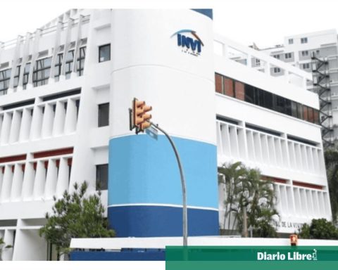 They will not be able to apply the Labor Code to Ministry of Housing employees