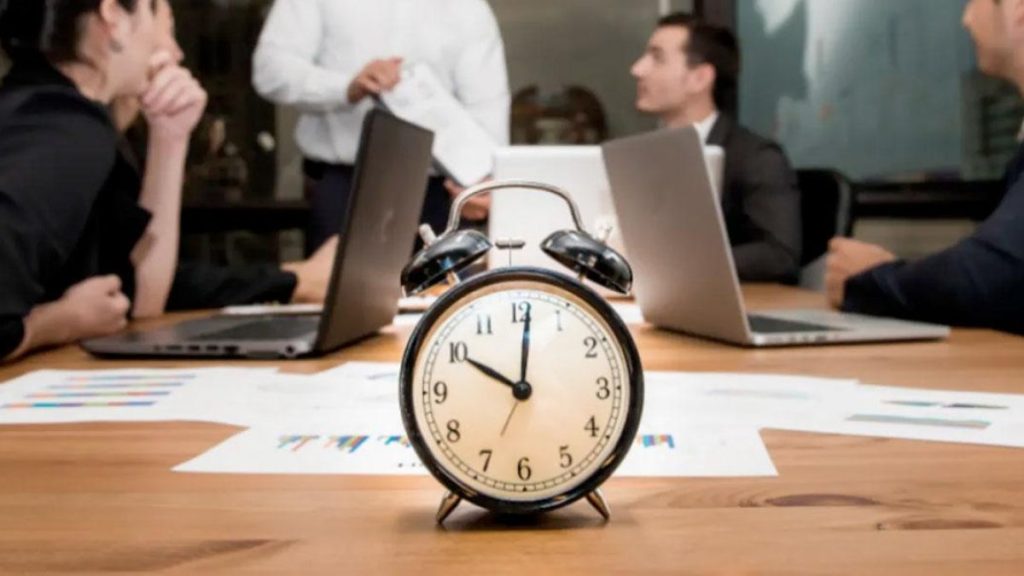 This is how the reduction of working hours has changed in the world and the DR enters the debate: Is it feasible?