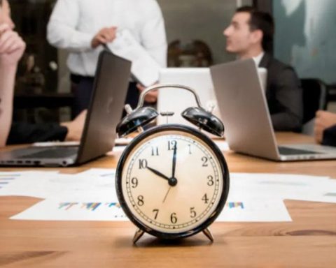 This is how the reduction of working hours has changed in the world and the DR enters the debate: Is it feasible?