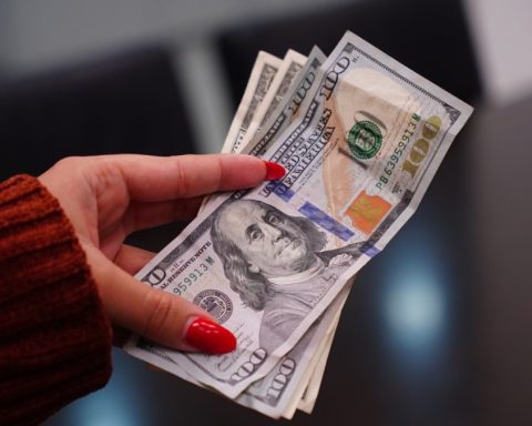 This is the dollar rate for your Valentine's gift