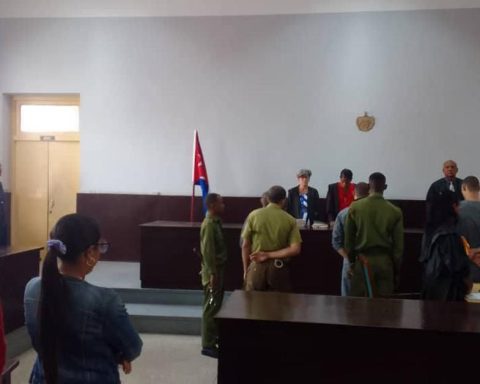 Three men are sentenced to life imprisonment for murdering and stealing a motorcycle from a police officer in Santiago de Cuba