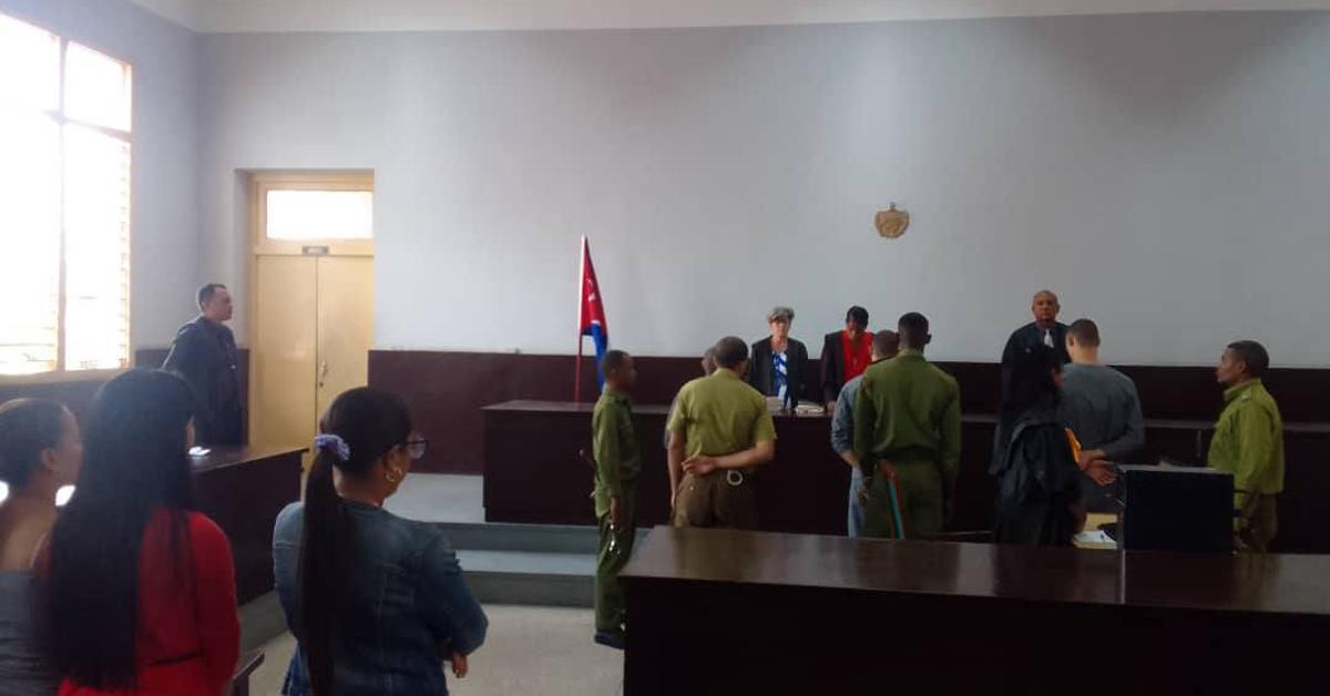 Three men are sentenced to life imprisonment for murdering and stealing a motorcycle from a police officer in Santiago de Cuba