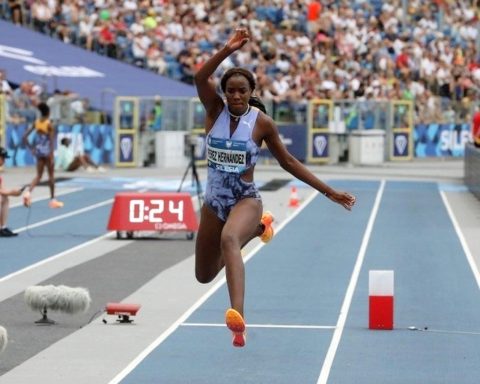 Triplist Leyanis Pérez debuts with leading brand of the season