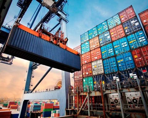 Trump announces new 10% general tariff after setback by the US Supreme Court