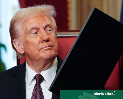 Trump imposes 10% tariff after Supreme Court ruling