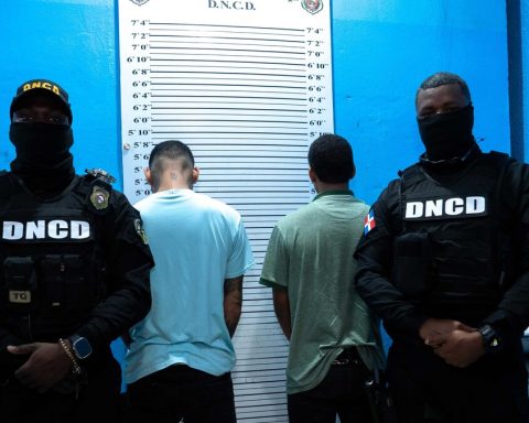 Two Dominicans extradited to the US for theft and fraud