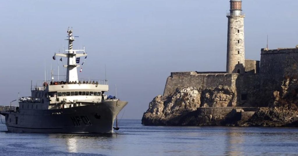 Two Mexican ships dock in Havana with the second shipment of humanitarian aid