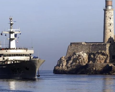 Two Mexican ships dock in Havana with the second shipment of humanitarian aid