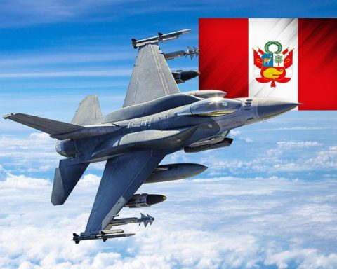US F-16 fighter planes increasingly closer to the Peruvian Air Force