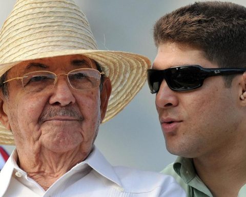US officials met with Castro's grandson at Caricom summit, according to the 'Miami Herald'